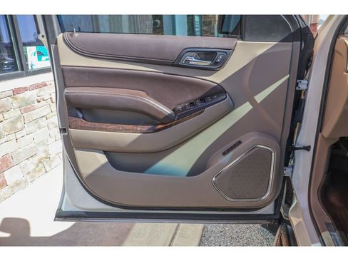 Used 2015 Chevrolet Suburban LT image 9