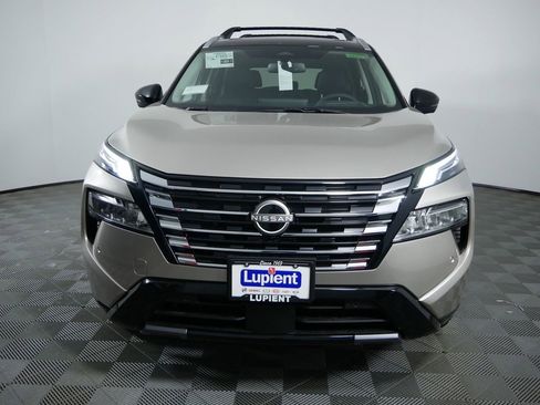 Used 2025 Nissan Rogue Platinum w/ Platinum Premium Package image 3