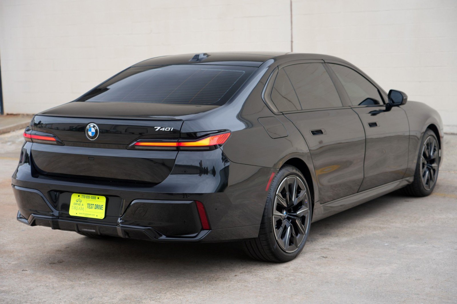 Used 2025 BMW 740i w/ Premium Package RWD image 71