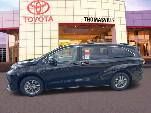New 2026 Toyota Sienna XLE image 8