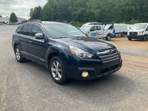 Used 2014 Subaru Outback 2.5i Limited AWD/4WD image 3