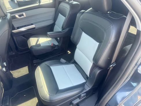 Used 2023 Ford Explorer XLT w/ Equipment Group 202A AWD/4WD image 30