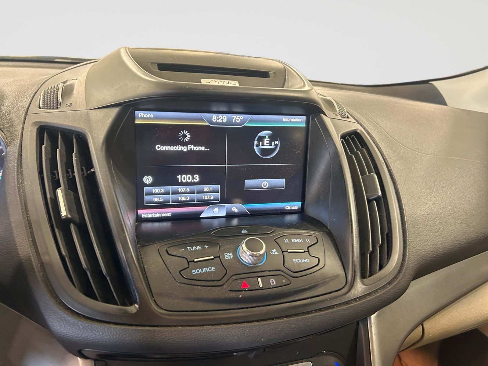 Used 2015 Ford Escape SE w/ Equipment Group 201A FWD image 18