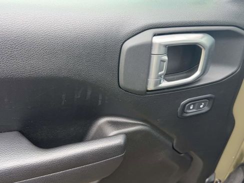 Used 2025 Jeep Wrangler Sport AWD/4WD image 18