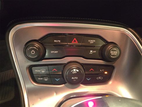 Used 2019 Dodge Challenger SXT image 20