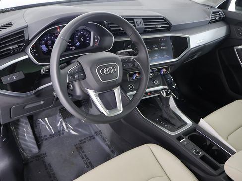 Used 2025 Audi Q3 2.0T Premium w/ Convenience Package image 2