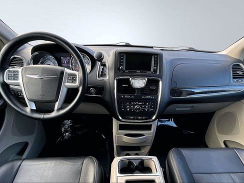 Used 2015 Chrysler Town & Country Touring-L w/ Driver Convenience Group image 7