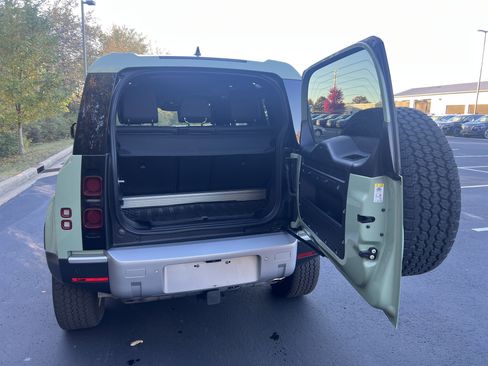 Used 2023 Land Rover Defender 110 75th Limited Edition image 31