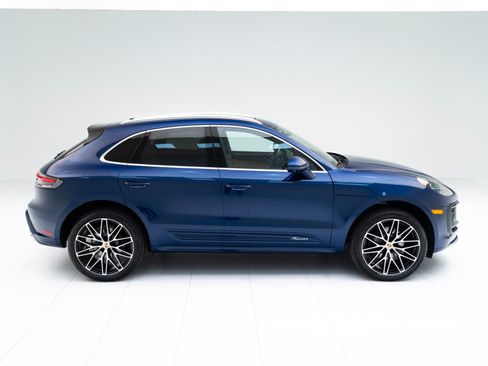Certified 2026 Porsche Macan AWD/4WD image 8