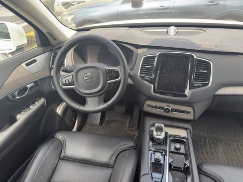 Certified 2023 Volvo XC90 B6 Ultimate w/ Lounge Package image 16