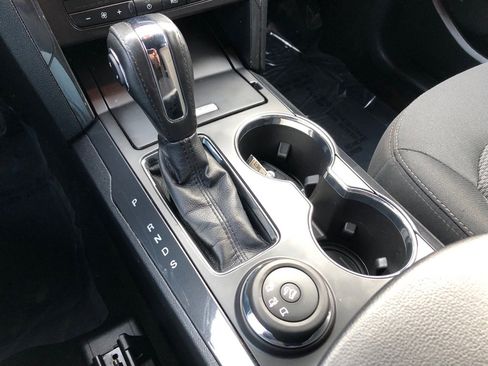 Used 2018 Ford Explorer XLT image 28