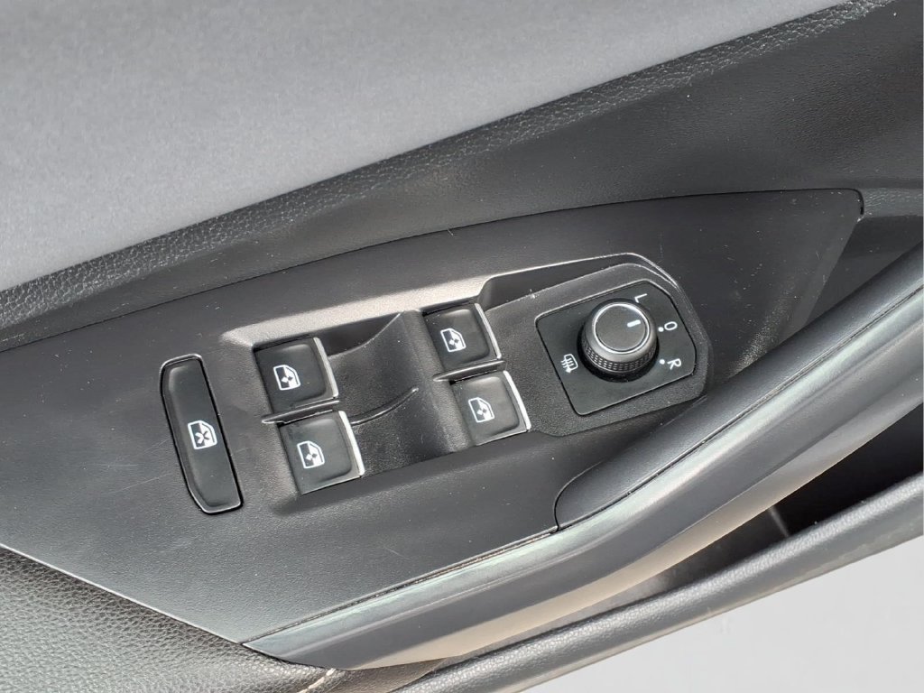 Used 2025 Volkswagen Jetta SE FWD image 20