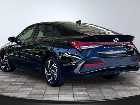 Used 2025 Hyundai Elantra SEL FWD image 4