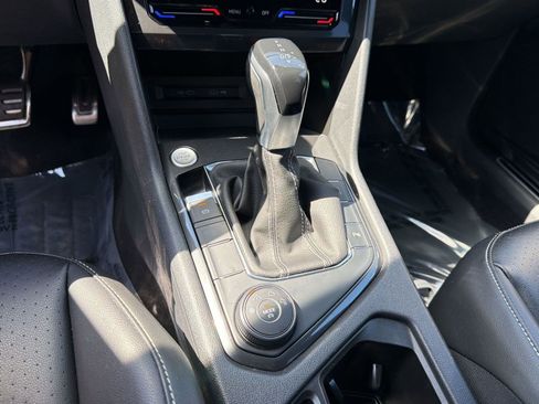 Used 2022 Volkswagen Tiguan SE R-Line AWD/4WD image 16