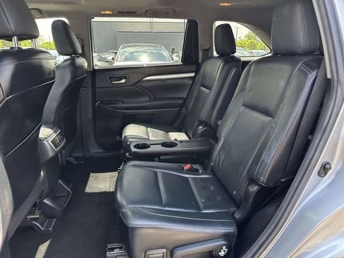 Used 2015 Toyota Highlander XLE AWD/4WD image 16