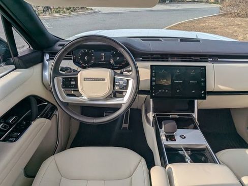 New 2025 Land Rover Range Rover Long Wheelbase SE image 14