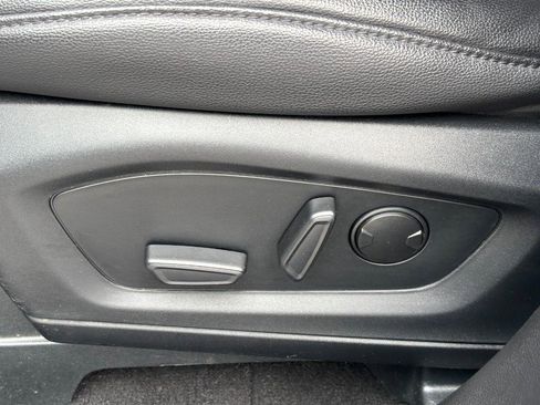 Used 2023 Ford Explorer Limited image 17