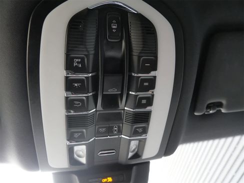 Certified 2022 Porsche Macan S image 21