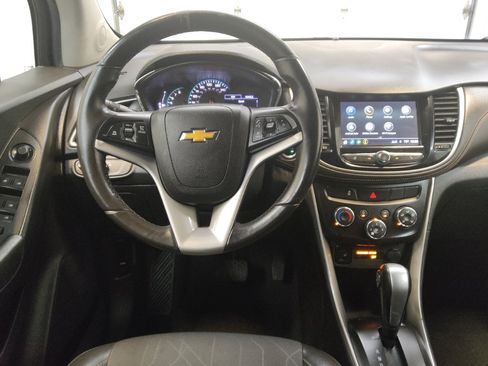Used 2018 Chevrolet Trax LT w/ LT Convenience Package FWD image 22