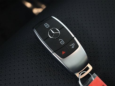 Used 2025 Mercedes-Benz GLE 450e 4MATIC image 35