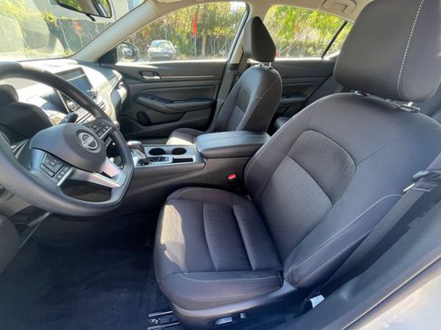 Used 2025 Nissan Altima 2.5 SV FWD image 27
