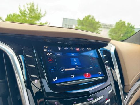 Used 2018 Cadillac Escalade Platinum AWD/4WD image 30