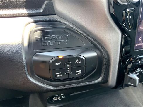 Used 2025 RAM 2500 Big Horn AWD/4WD image 30