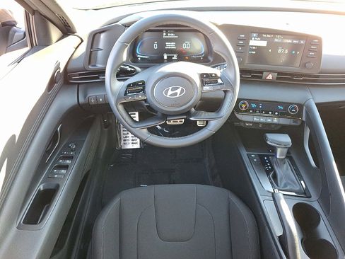 Certified 2025 Hyundai Elantra Sport image 12