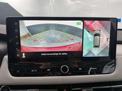 New 2025 Mitsubishi Outlander SE image 18