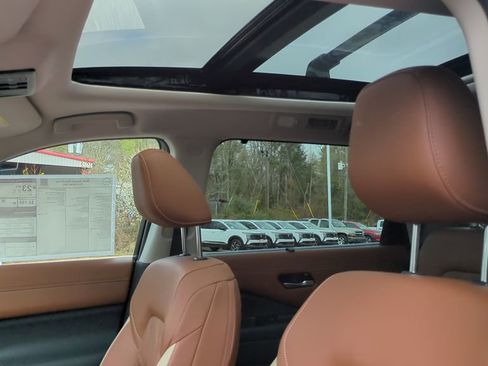 New 2026 Nissan Pathfinder Platinum image 12