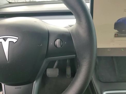 Used 2022 Tesla Model Y Long Range image 18