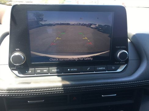 Used 2023 Nissan Rogue S AWD/4WD image 9