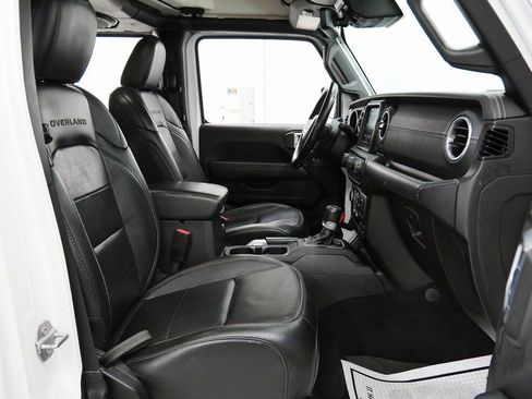 Used 2020 Jeep Gladiator Overland image 15