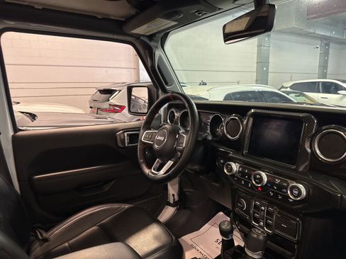 Used 2019 Jeep Wrangler Unlimited Sahara image 21
