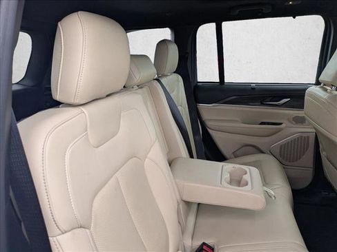 Used 2022 Jeep Grand Cherokee Limited 4xe w/ Luxury Tech Group II AWD/4WD image 16