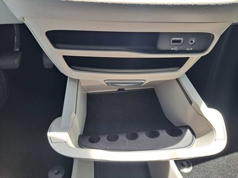 Used 2017 Chrysler Pacifica Touring-L FWD image 16