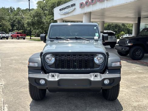 Used 2025 Jeep Wrangler Sport AWD/4WD image 2