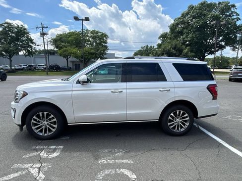 Used 2018 Ford Expedition Limited w/ Equipment Group 301A AWD/4WD image 2