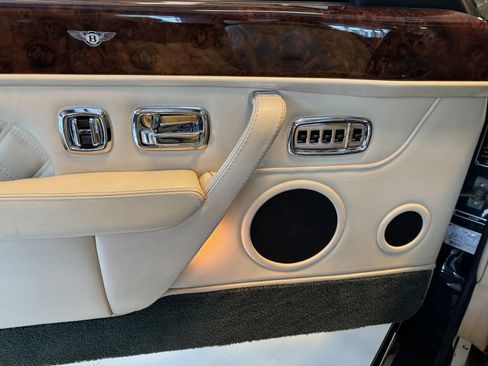 Used 2003 Bentley Azure image 41