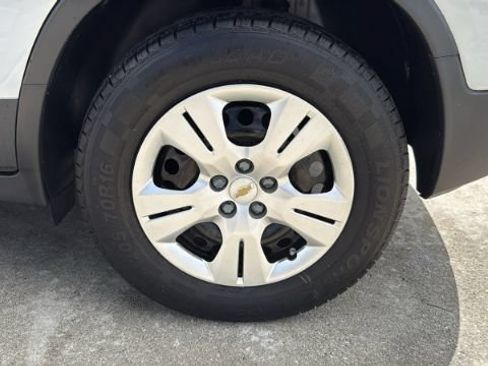 Used 2017 Chevrolet Trax LS w/ LPO, Cargo Package FWD image 18