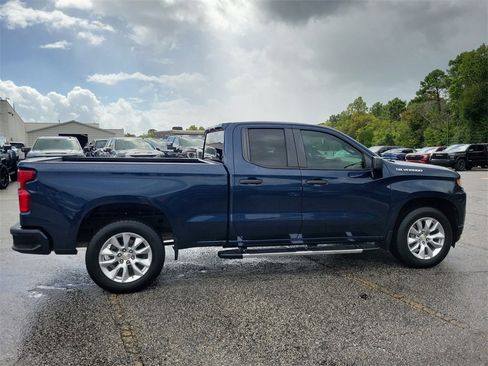 Used 2020 Chevrolet Silverado 1500 Custom w/ Custom Value Package image 13