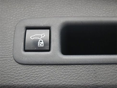 Used 2021 Toyota Sienna Limited image 24