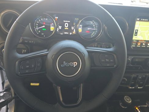 Used 2023 Jeep Wrangler Unlimited w/ 8.4" Radio Group AWD/4WD image 8