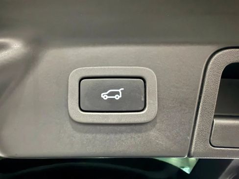 Used 2018 Land Rover Range Rover Velar R-Dynamic SE AWD/4WD image 44