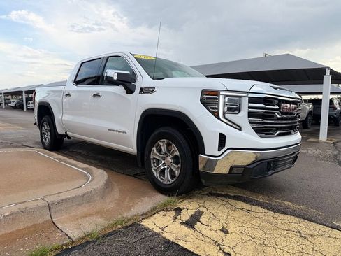 Used 2025 GMC Sierra 1500 SLT RWD image 3