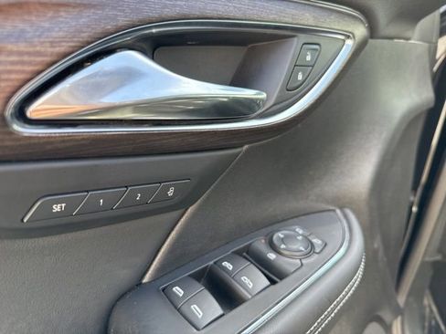 Used 2023 Buick Envision Avenir image 11