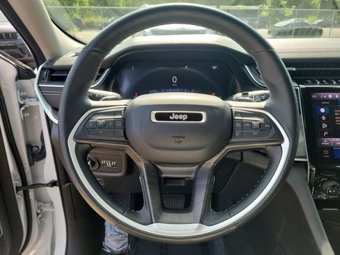 Certified 2022 Jeep Grand Cherokee Limited AWD/4WD image 24