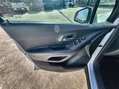 Used 2018 Chevrolet Trax LT w/ LT Convenience Package FWD image 22
