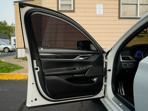Used 2018 BMW 750i xDrive AWD/4WD image 18