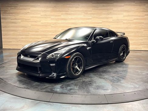 Used 2019 Nissan GT-R Premium w/ Premium Interior Package AWD/4WD image 5